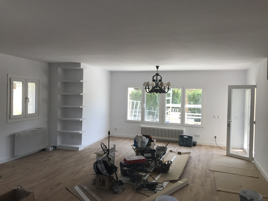 Demolición de partición interior.