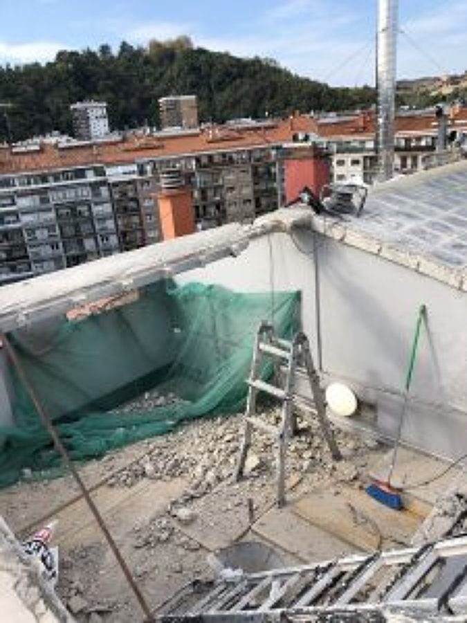 demolición del hormigón armado de los tragaluces