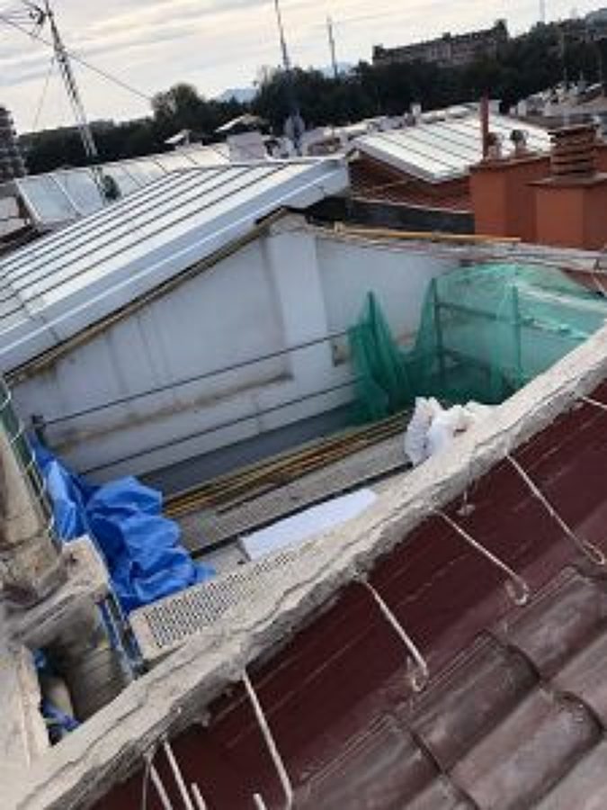 demolición del hormigón armado de los tragaluces