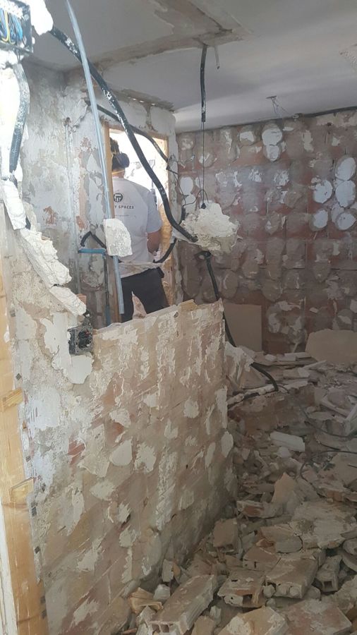 Demoliciones en distintos puntos