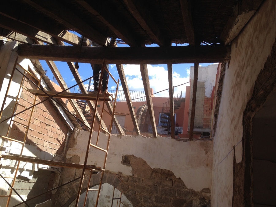 Derribo cubierta de teja y cañizo