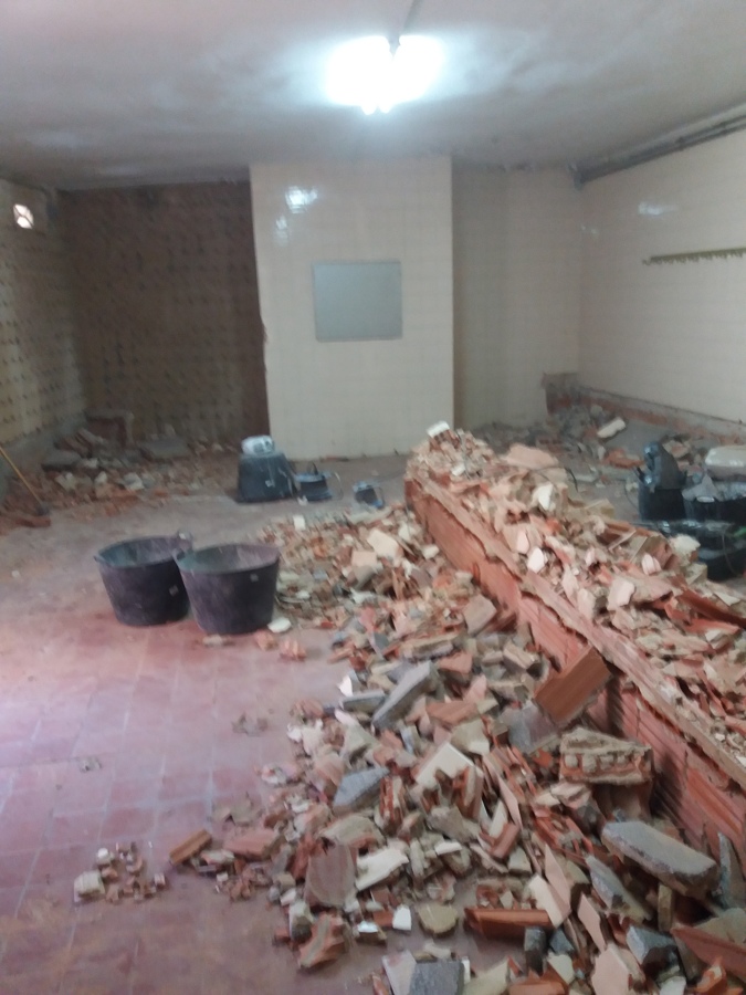 Derribo de vestuarios hombres