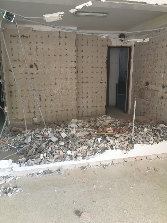 Derribo del muro. Unión de espacios.