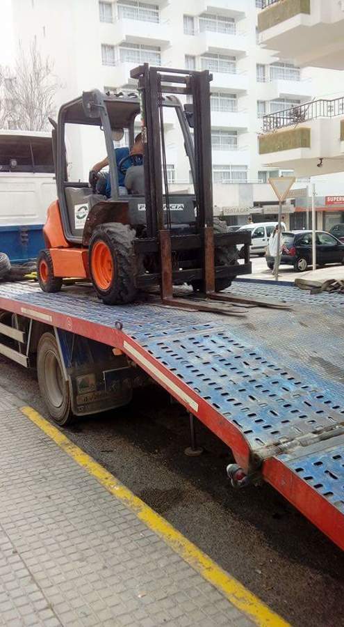 Descarga de material con máquinas