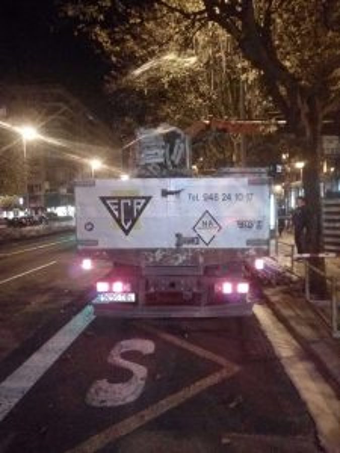 Descargar andamio y montar andamio en el interior del patio