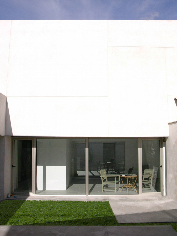 Desde el patio grande hacia la zona de estar