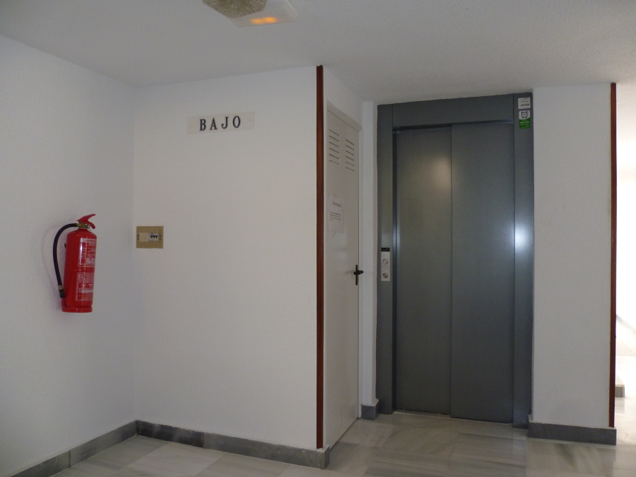 Desembarco del ascensor en planta baja