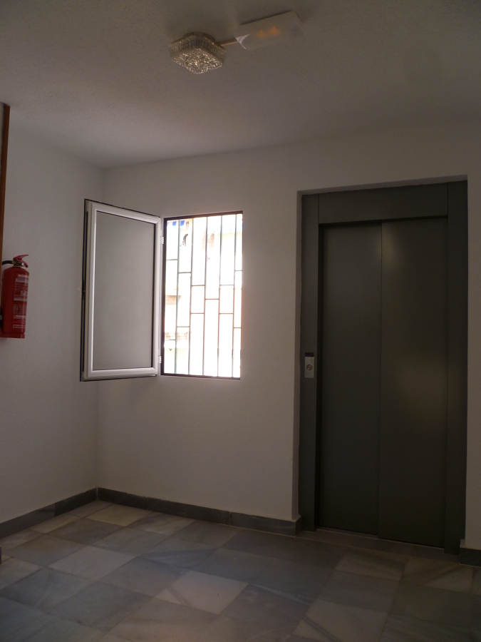 Desembarco del ascensor en planta segunda