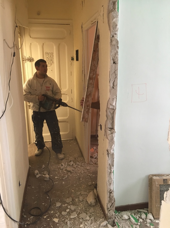 Desescombrar pared del pasillo 