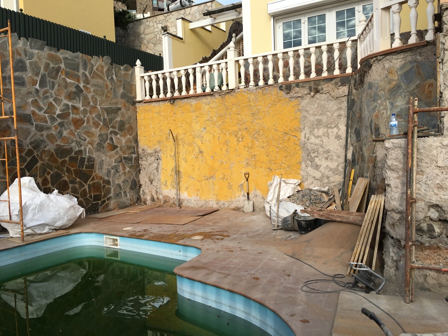 Desescombro de escaleras y cerámica