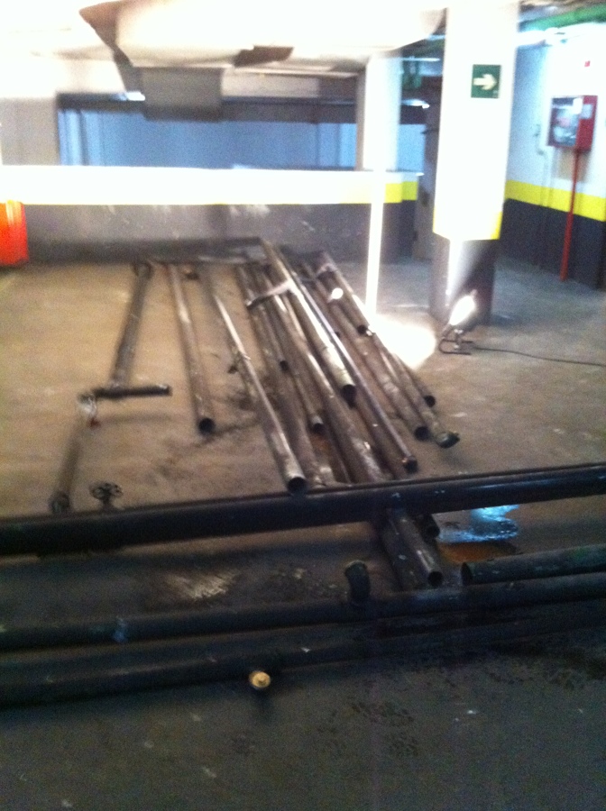 Desmontaje de antiguas tuberias de hierro