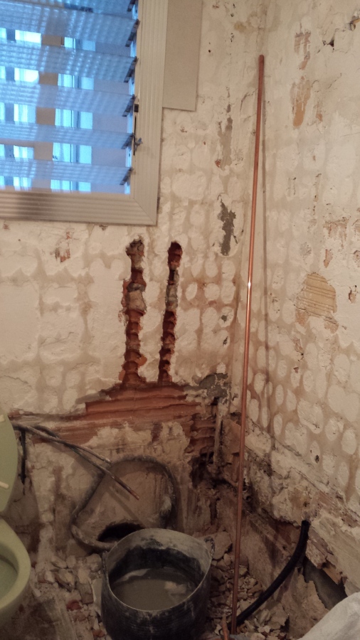 DESMONTAJE DE LA ANTIGUA BAÑERA