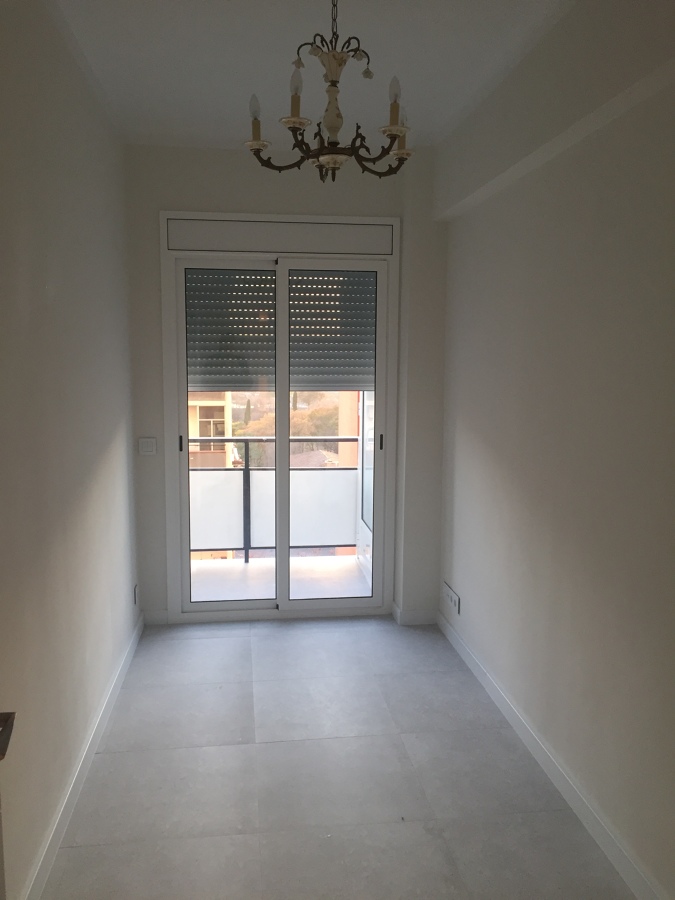 DESPACHO CON CORTINAS MOTORIZADAS