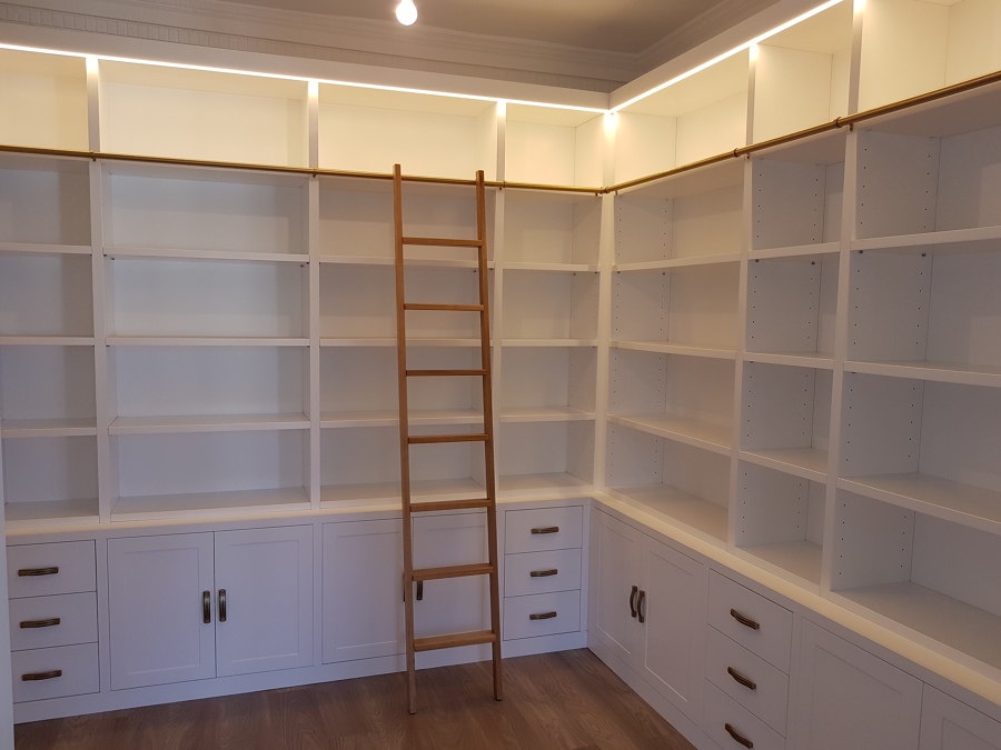 Despacho, librería diseñada y realizada a medida.