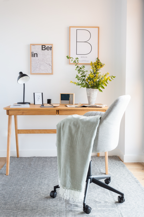 Despacho madera y negro