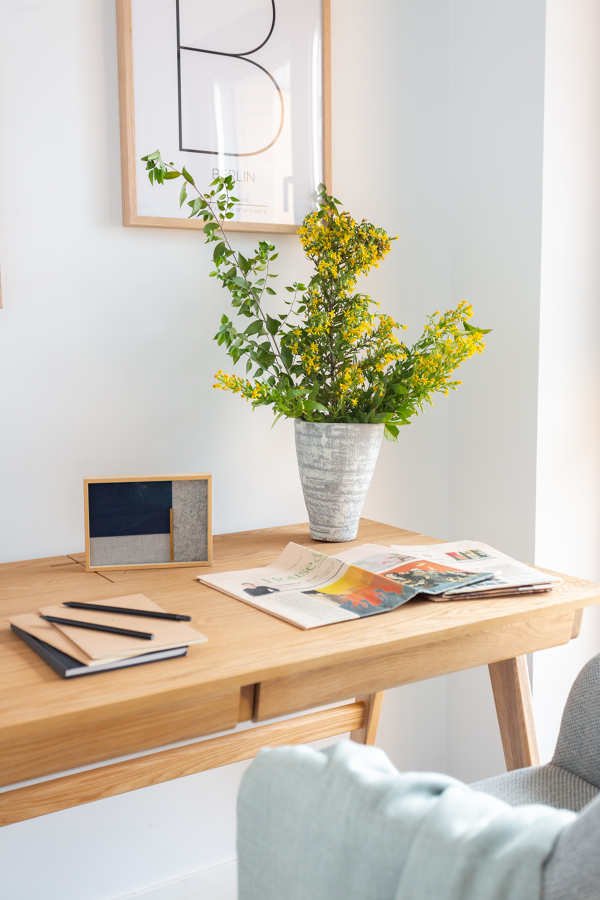 Despacho madera y negro