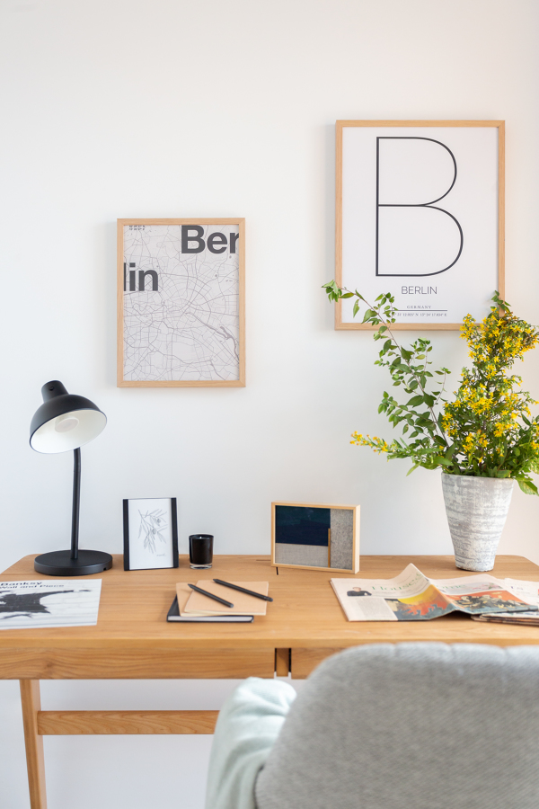 Despacho madera y negro