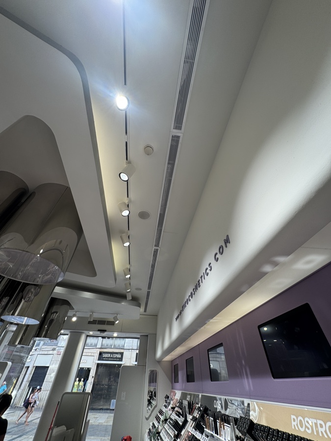 Después de la limpieza – Rejillas y pared restauradas