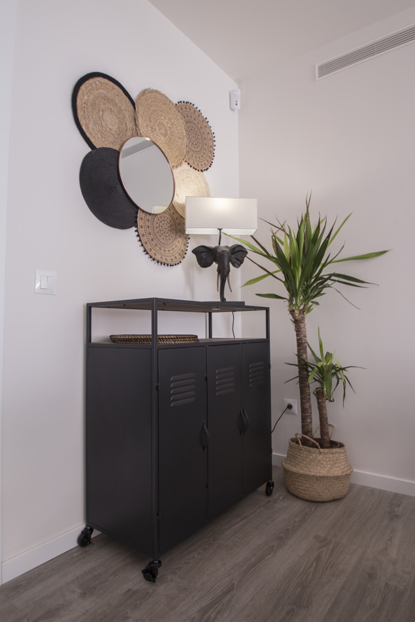 Detalle aparador y mural KOBE