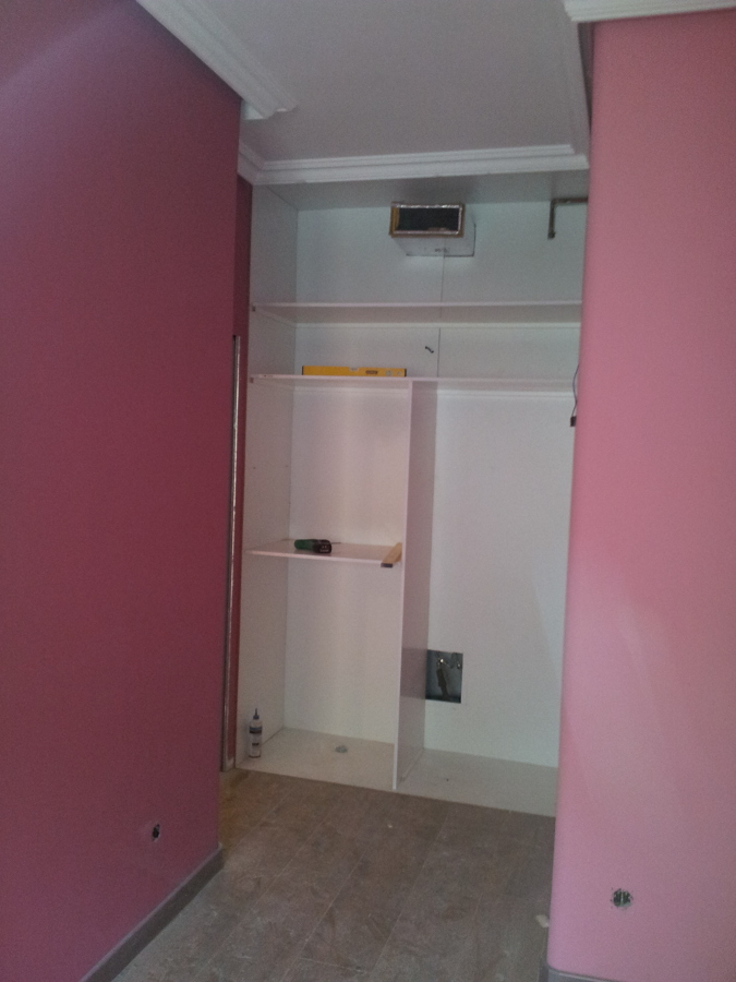 DETALLE ARMARIO Y AIRE ACONDICIONDO