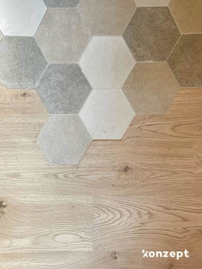 detalle azulejo hexágono y tarima