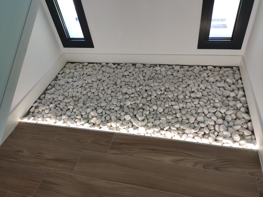 DETALLE BAJO ESCALERA