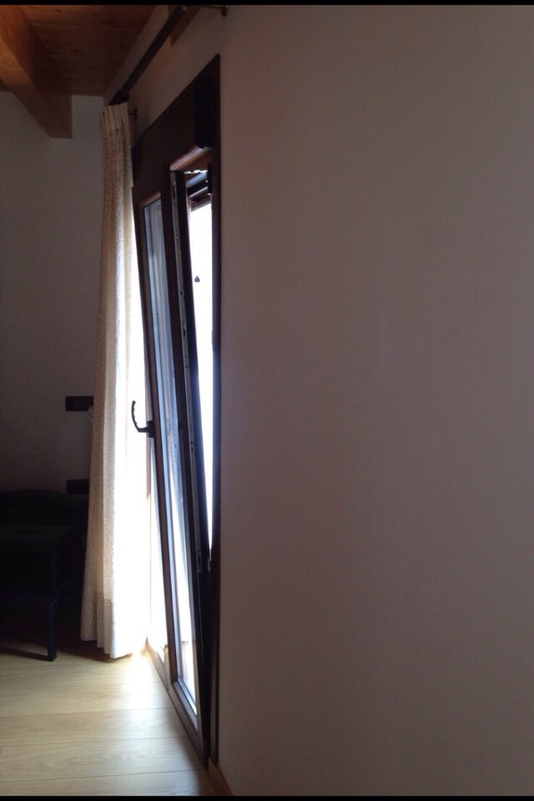 Detalle balconera salon en oscilobatiente