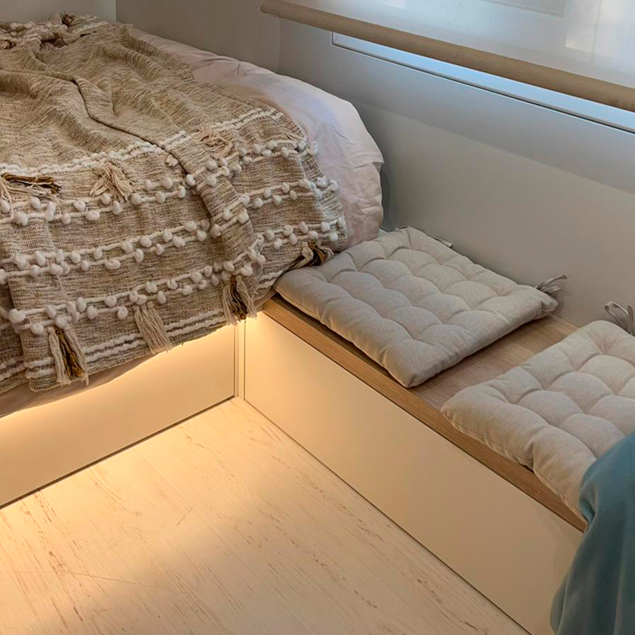 Detalle banco bajo ventana