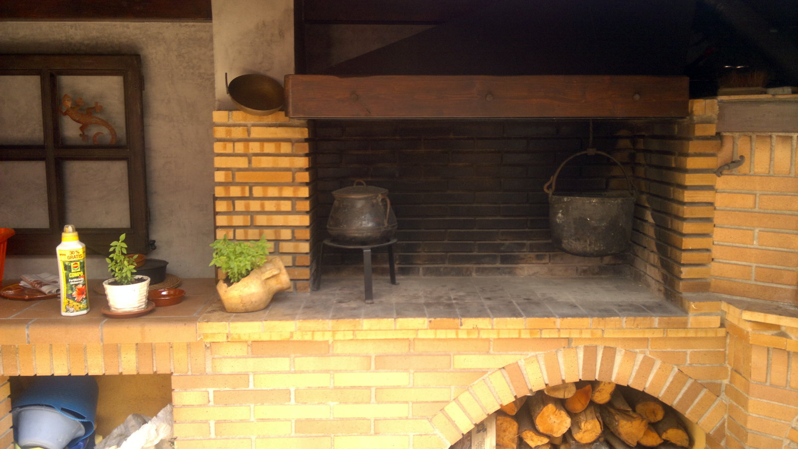 detalle barbacoa con campana en acero