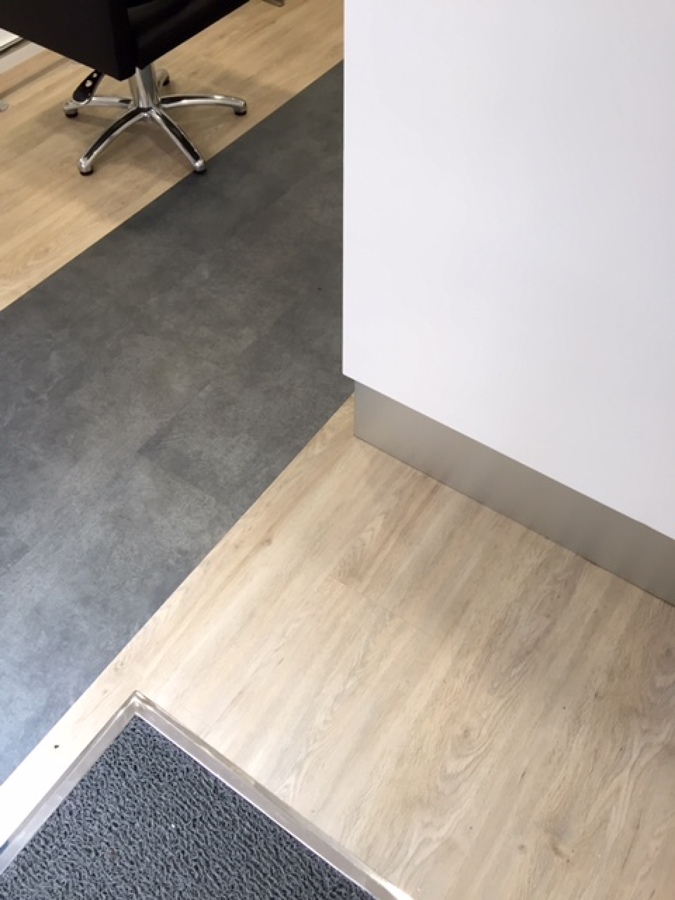 Detalle cambio diferentes tipos de pavimentos