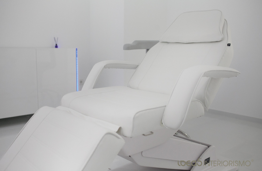 Detalle camilla de tratamientos.