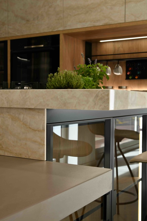 Detalle canto bancada de porcelánico