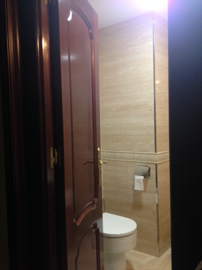 Detalle cantonera acero inoxidable y cenefa cerámica