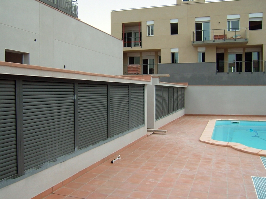 Detalle cerramiento del garaje.