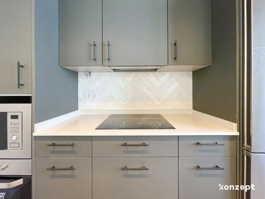 detalle cocina gris con tirador negro