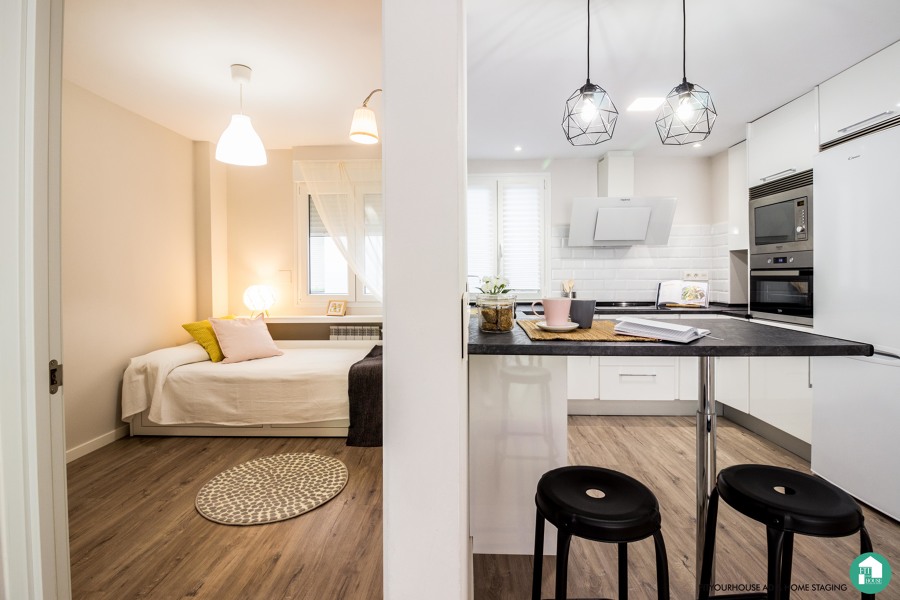 Detalle cocina y dormitorio.