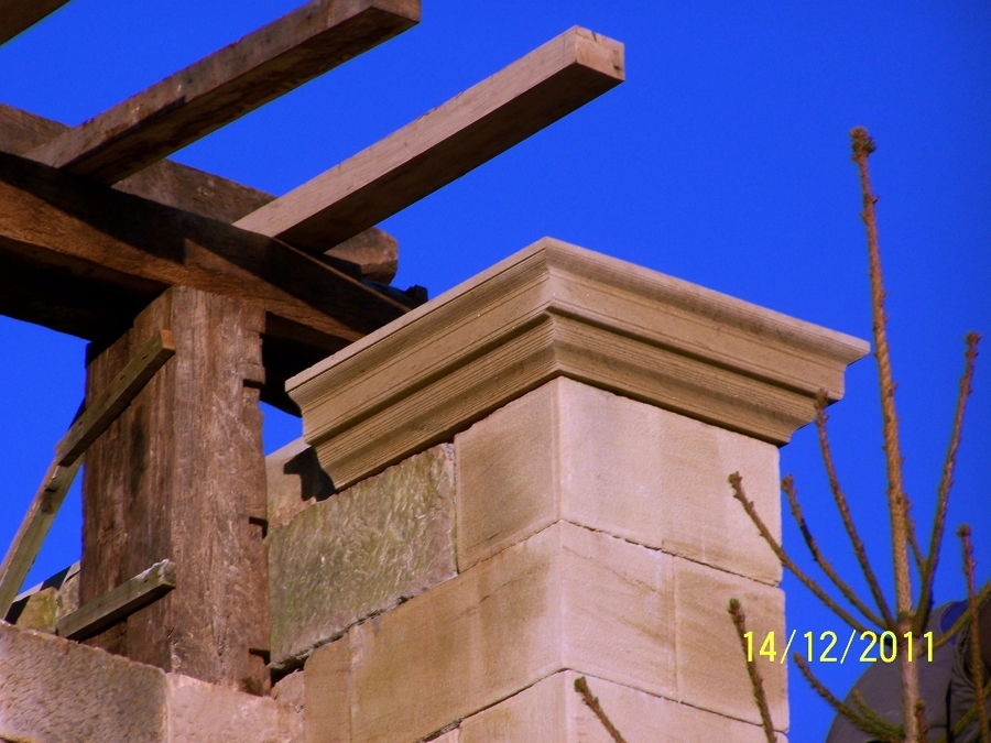Detalle coronación contrafuerte