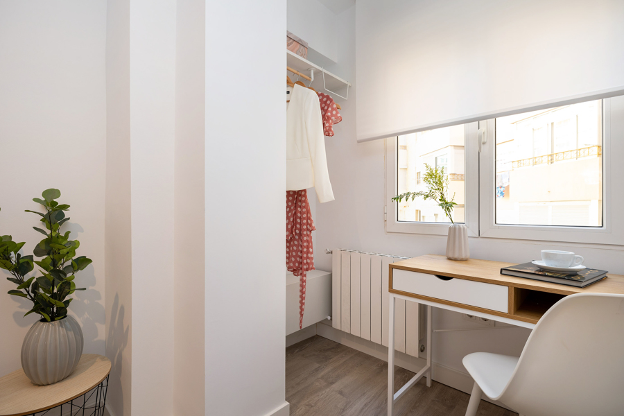 DETALLE DE ARMARIO VISTO DORMITORIO JUVENIL