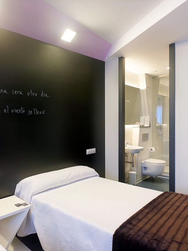 Detalle de baño en habitación