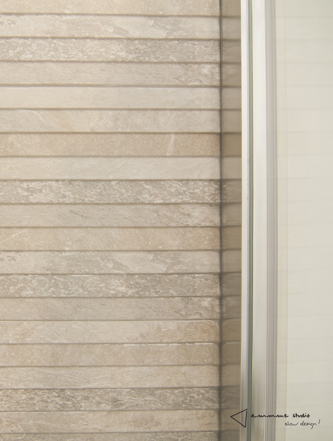 El nuevo baño de M y Lola por emmme studio: detalle de cerámica