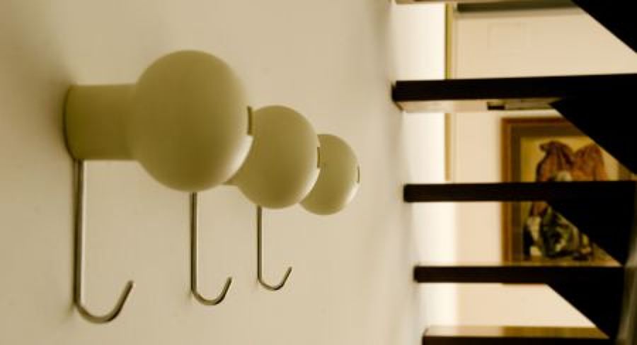 Detalle de colgadores de Magis.