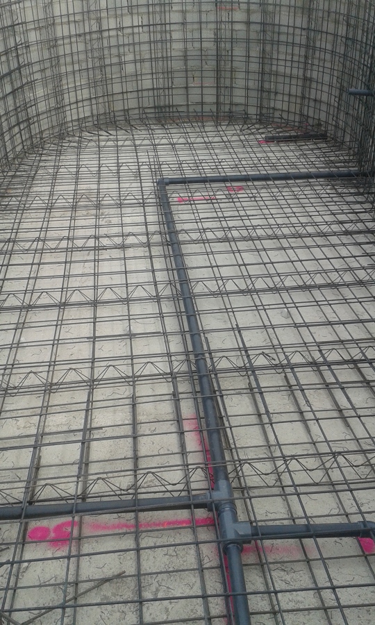 Detalle de colocación de ferralla y fontaneria en zonas redondas