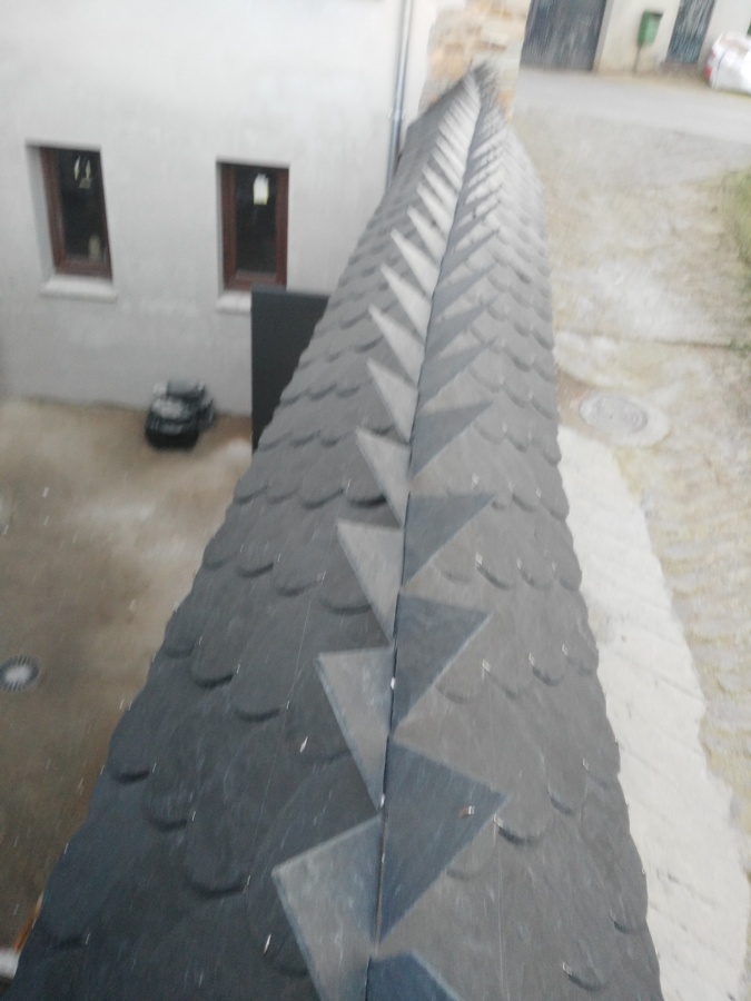 detalle de cumbre dentada