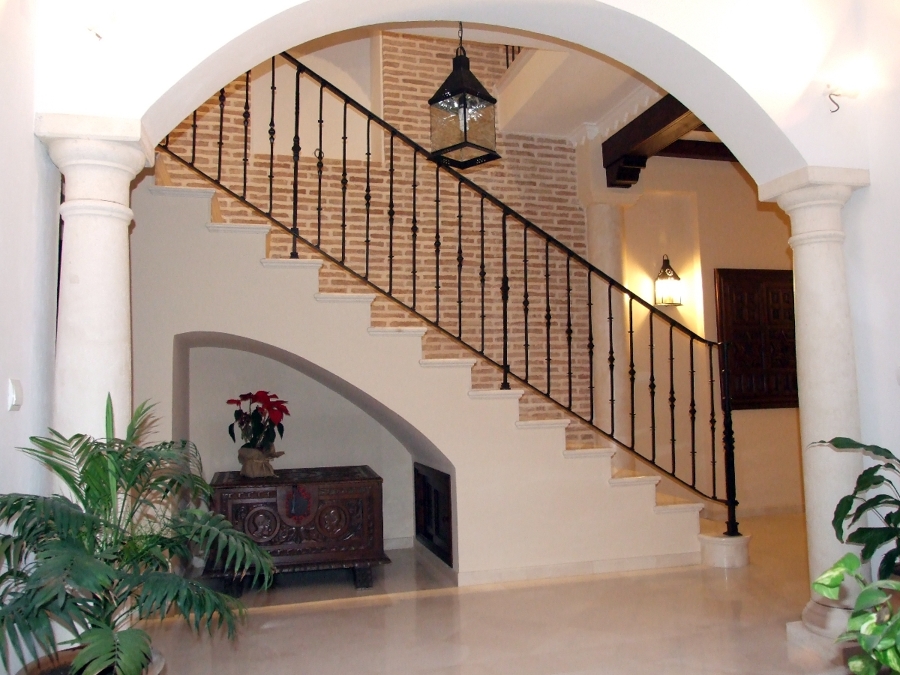 DETALLE DE ESCALERAS DESDE PATIO