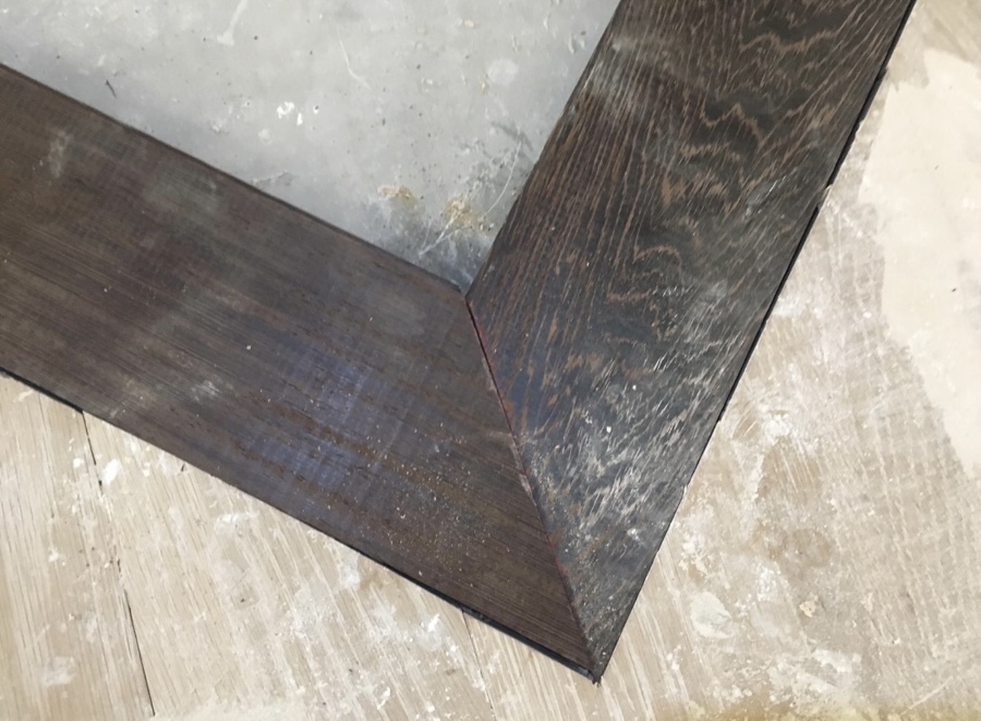 Detalle de inglete en madera  de wengue