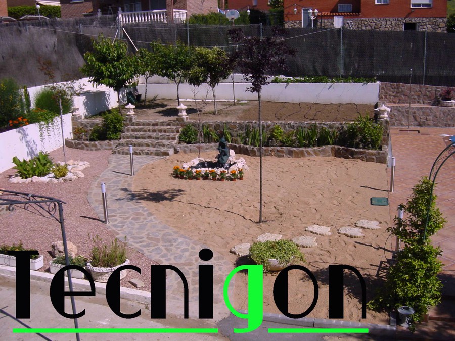 Detalle de instalación de césped artificial