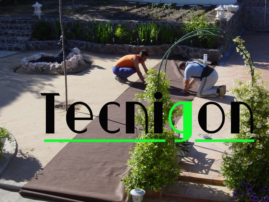 Detalle de instalación de césped artificial