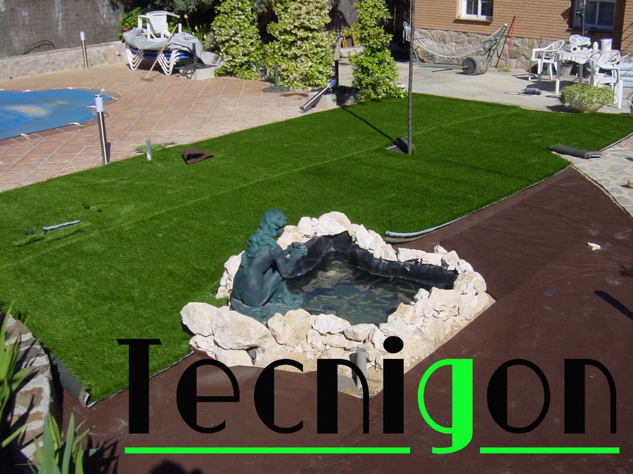 Detalle de instalación de césped artificial