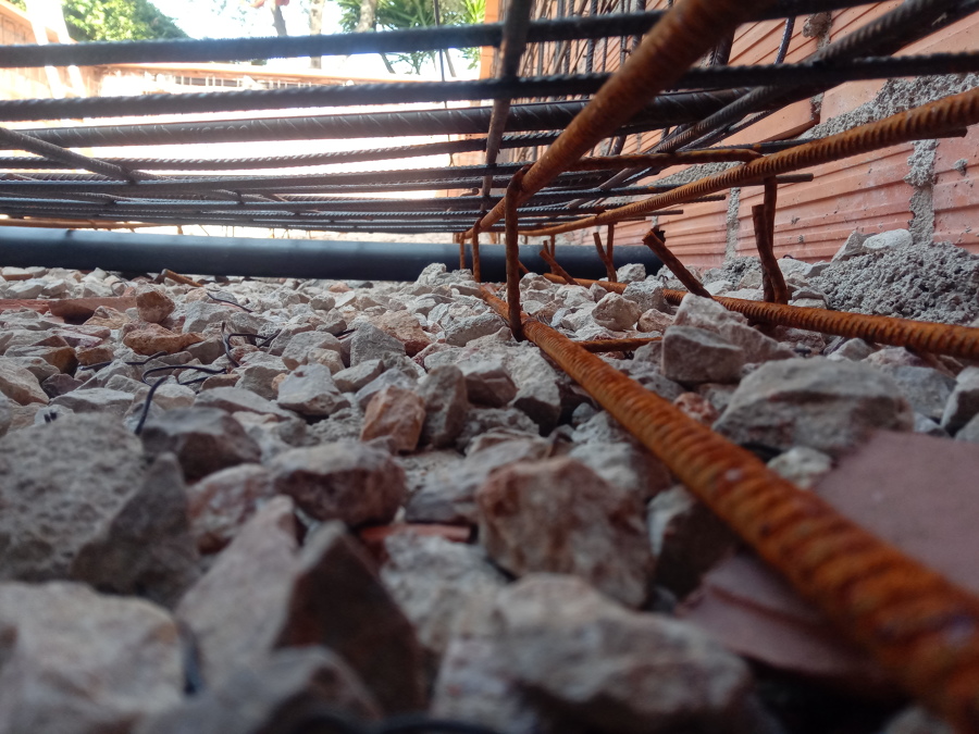 Detalle de la colocación de las armaduras de acero.