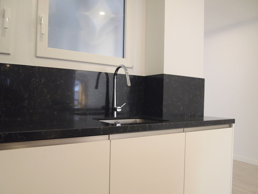 Detalle de la encimera y frontal